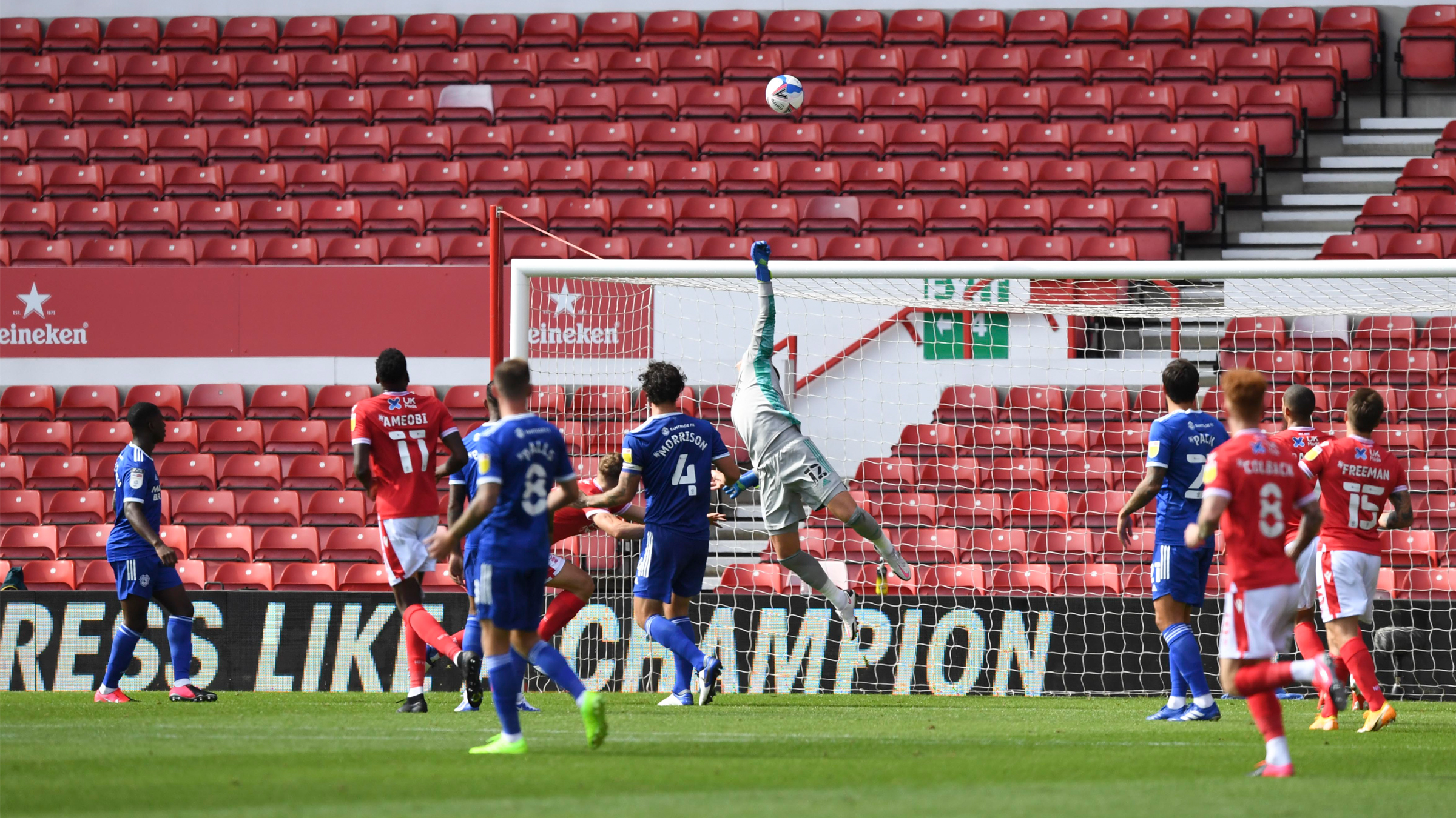 Alex Smithies playing against Nottingham Forest.